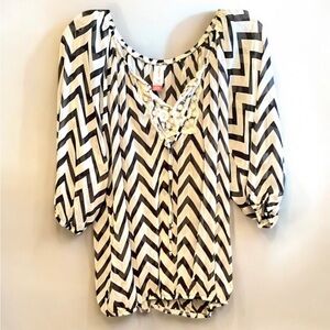 No Boundaries Chevron Black and White Top